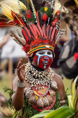 Woman with red face and kundu, Mount Hagen Show, Papua — Nicolas Marincic