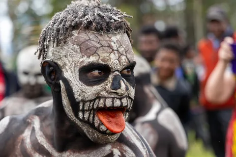 Face of a Chimbu skeleton dancer, Papua — Nicolas Marincic