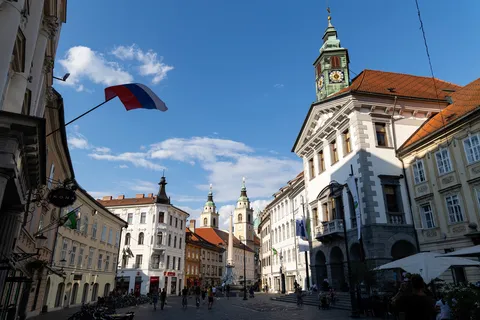 Town Hall and Mestni trg under the Slovenian flag, Ljubljana, Slovenia — Nicolas Marincic