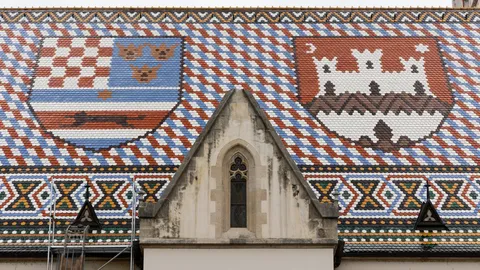 Toit de tuiles armoriées de l’église Saint-Marc, Zagreb, Croatie — Nicolas Marincic
