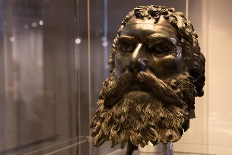 Bronze head of the Thracian king Seuthes III, Sofia, Bulgaria — Nicolas Marincic