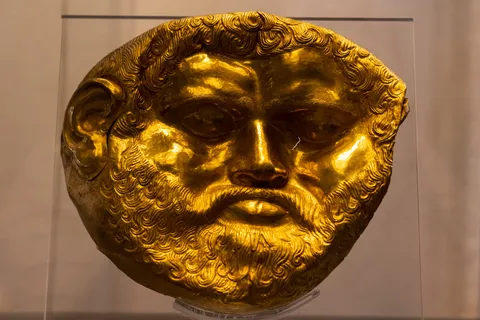 Gold mask of Teres, Thracian treasure, Sofia, Bulgaria — Nicolas Marincic