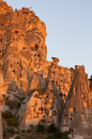 Uçhisar cliff glowing at sunset, Turkey — Nicolas Marincic