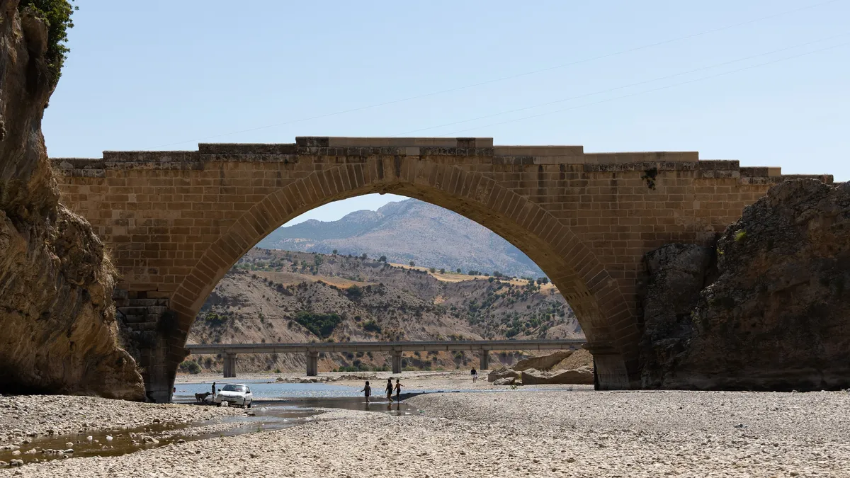 Arch of an old bridge over the river, Turkey — Nicolas Marincic