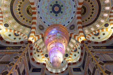Dome and chandelier, Jalil Khayat Mosque, Erbil, Iraq (Kurdistan) — Nicolas Marincic