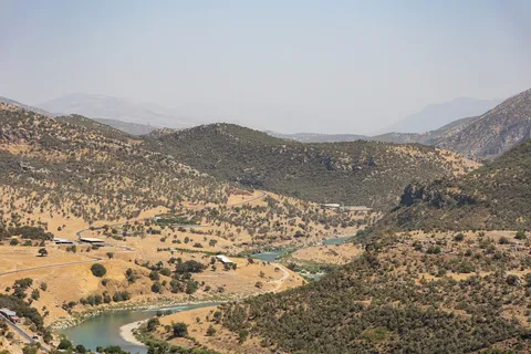 River valley below the mountains, Iraq (Kurdistan) — Nicolas Marincic
