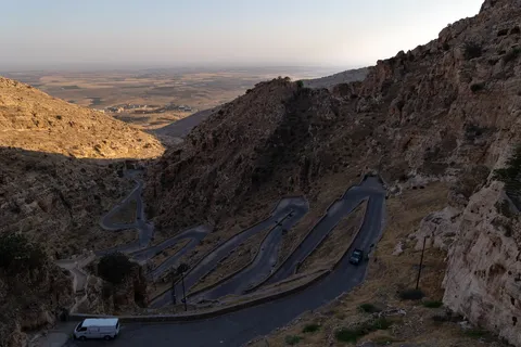 Hairpin road in the mountains, Iraq (Kurdistan) — Nicolas Marincic