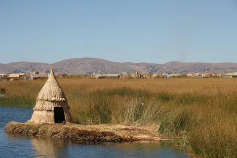 Reed hut on the Uros floating islands, Lake Titicaca, Peru — Nicolas Marincic