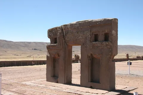 Porte du Soleil, Tiwanaku, Bolivie — Nicolas Marincic