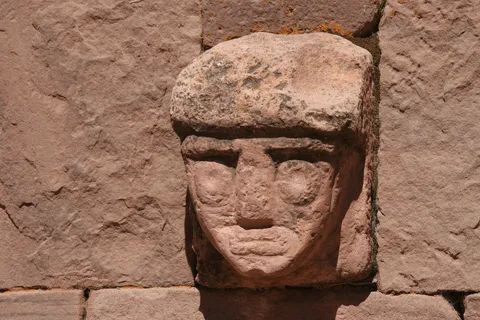 Tête de pierre du temple semi-souterrain, Tiwanaku, Bolivie — Nicolas Marincic