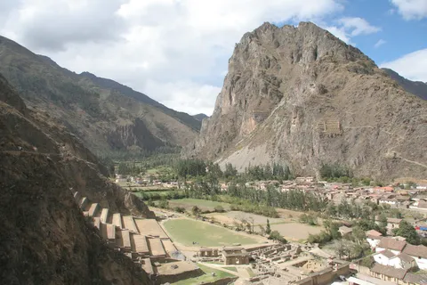 Pinkuylluna storehouses and terraces, Ollantaytambo, Peru — Nicolas Marincic