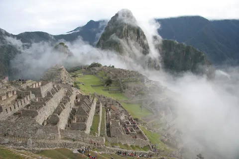 Machu Picchu and Huayna Picchu emerging from the clouds, Peru — Nicolas Marincic