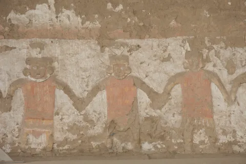 Relief of dancers holding hands, Huaca de la Luna, Peru — Nicolas Marincic