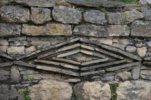 Rhomboid frieze on a round house, Kuélap, Peru — Nicolas Marincic