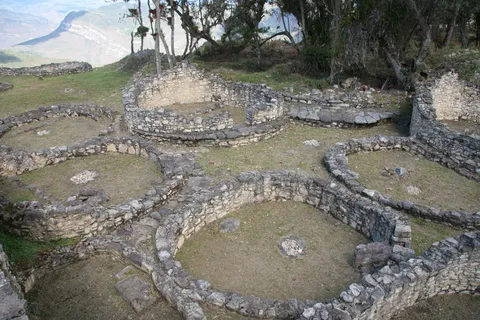 Ruins of round Chachapoya houses, Kuélap, Peru — Nicolas Marincic