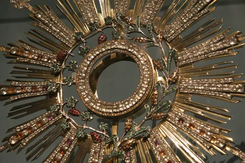 Jewelled gold monstrance, Lima Cathedral, Peru — Nicolas Marincic