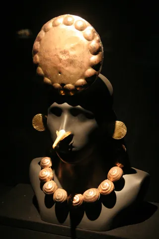 Gold headdress and spondylus necklace, Museo Larco, Peru — Nicolas Marincic