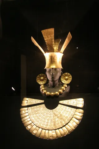 Chimú gold crown and pectoral, Museo Larco, Peru — Nicolas Marincic
