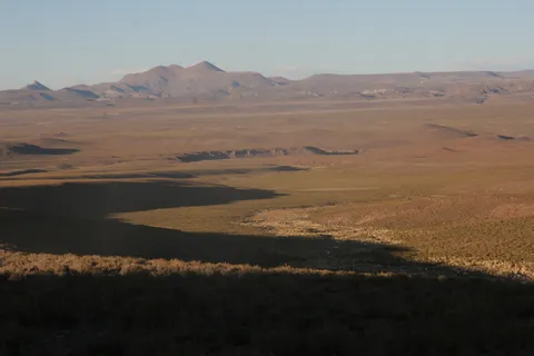 Long evening shadows on the altiplano, Sud Lípez, Bolivia — Nicolas Marincic