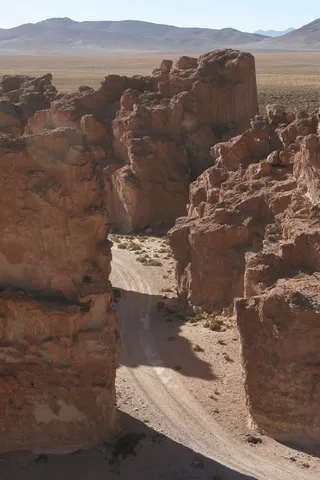 Piste entre les parois rocheuses, Valle de las Rocas, Bolivie — Nicolas Marincic
