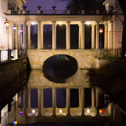 Palais sur l’Île se reflétant la nuit, Łazienki, Varsovie, Pologne — Nicolas Marincic