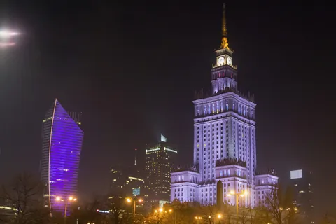Palais de la Culture illuminé, Varsovie, Pologne — Nicolas Marincic