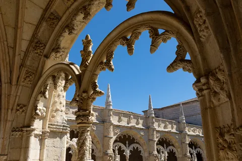 Arc ajouré du cloître des Jerónimos, Lisbonne, Portugal — Nicolas Marincic