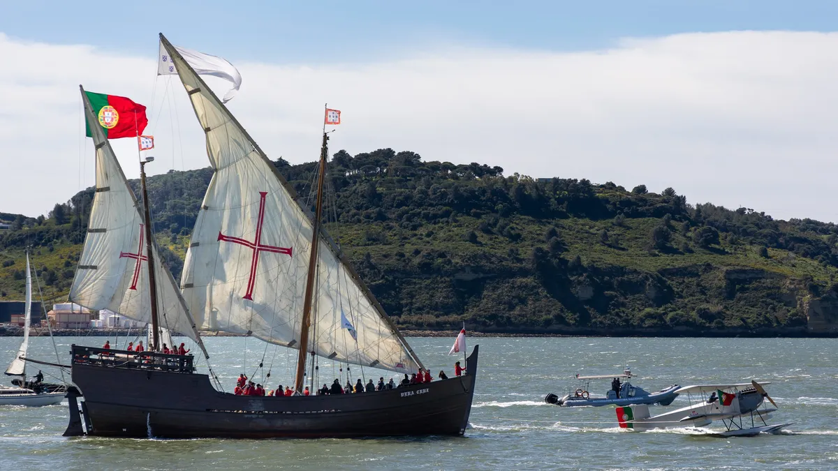 Réplique de caravelle sur le Tage, Portugal — Nicolas Marincic