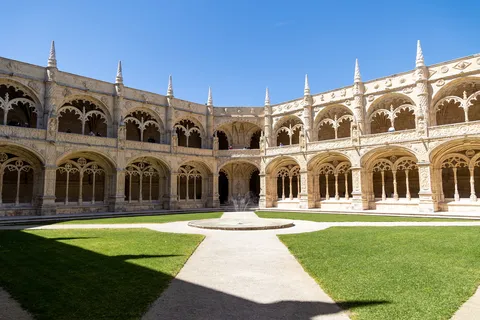 Cloître du monastère des Hiéronymites à Lisbonne, Portugal — Nicolas Marincic