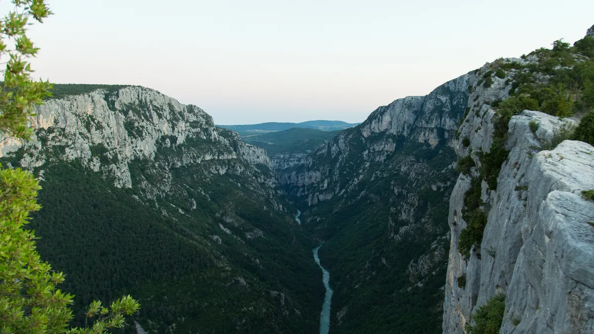 Canyon du Verdon entre ses falaises au crépuscule, France — Nicolas Marincic