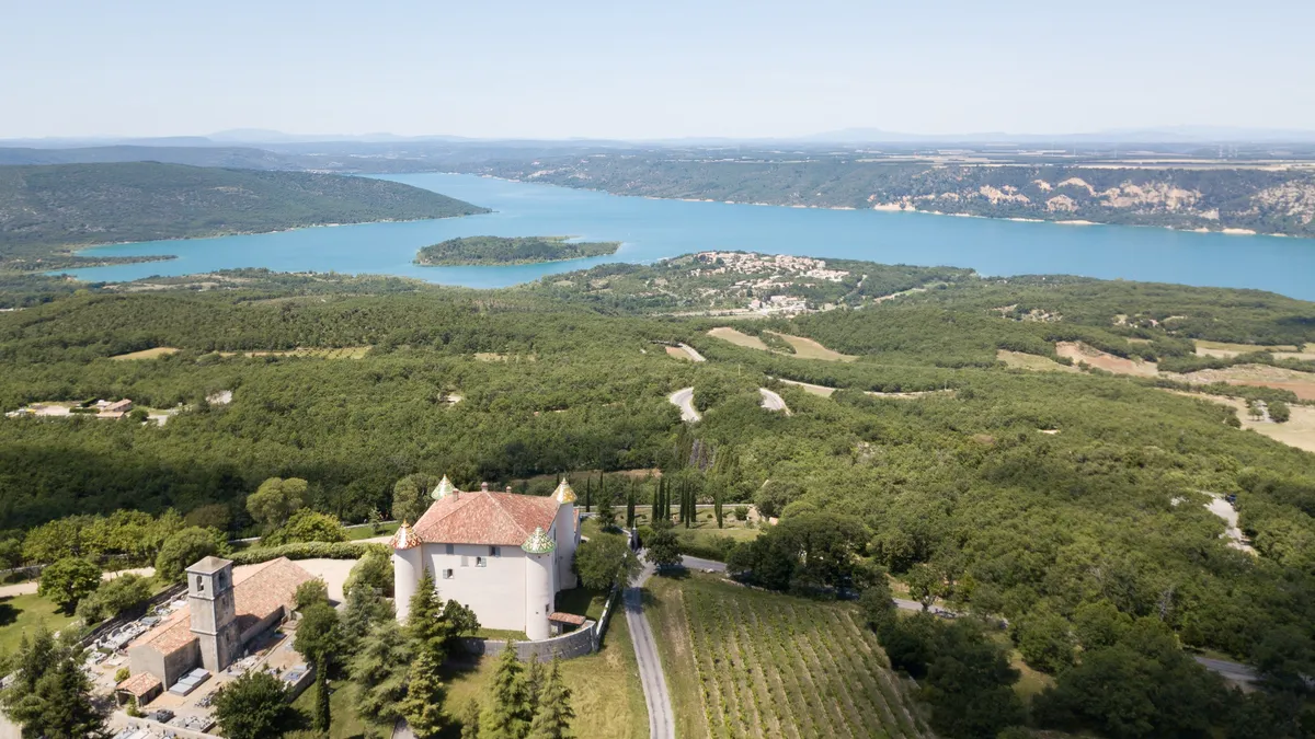 Château, vignes et lac de Sainte-Croix, France — Nicolas Marincic