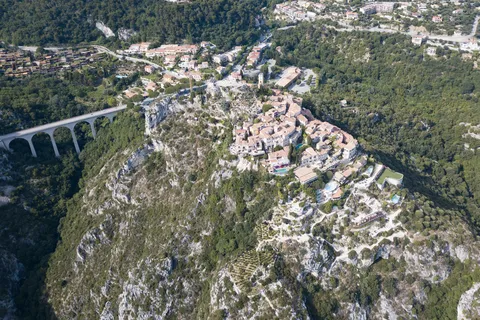 Village perché d’Èze sur son rocher, France — Nicolas Marincic