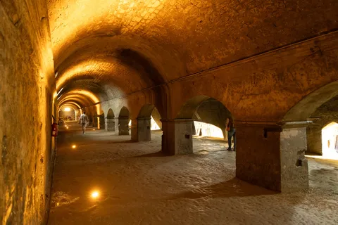 Galeries des cryptoportiques romains, Arles, France — Nicolas Marincic