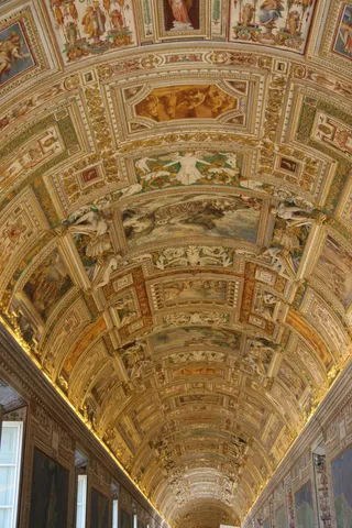 Voûte dorée de la galerie des Cartes, musées du Vatican, Italie — Nicolas Marincic