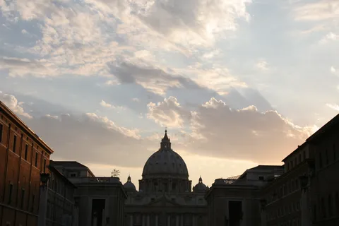 St Peter’s dome at sunset from Via della Conciliazione, Italy — Nicolas Marincic