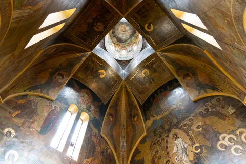 Voûtes peintes d’une église orthodoxe, Bucarest, Roumanie — Nicolas Marincic