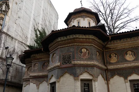 Église du monastère Stavropoleos, Bucarest, Roumanie — Nicolas Marincic