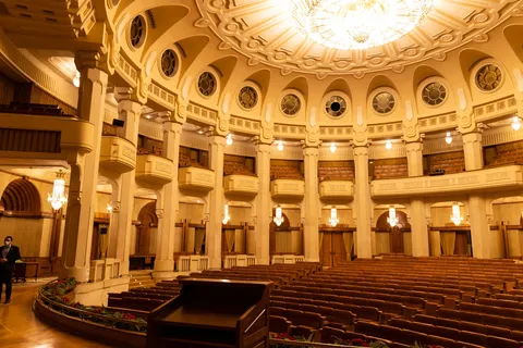 Salle de théâtre dorée du palais du Parlement, Bucarest, Roumanie — Nicolas Marincic