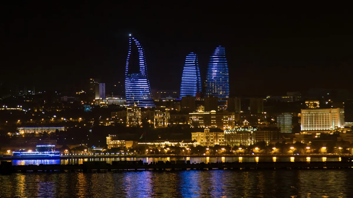 Flame Towers de Bakou la nuit, Azerbaïdjan — Nicolas Marincic