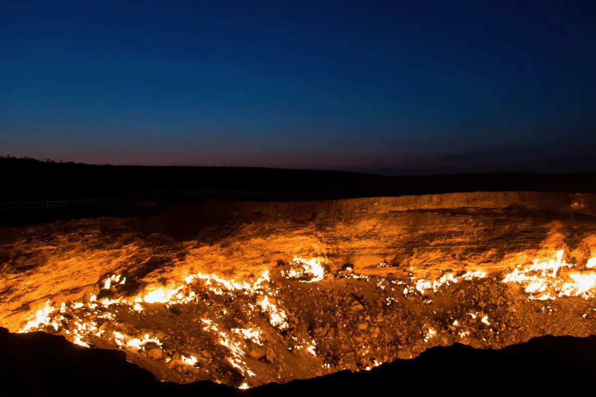 Darvaza gas crater at blue hour, Turkmenistan — Nicolas Marincic