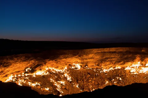 Darvaza gas crater at blue hour, Turkmenistan — Nicolas Marincic