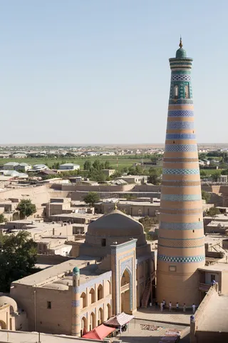 Islam Khodja minaret over the rooftops of Khiva, Uzbekistan — Nicolas Marincic