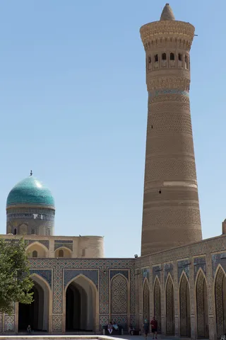 Minaret Kalon et cour de la mosquée, Boukhara, Ouzbékistan — Nicolas Marincic