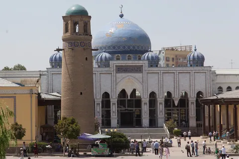 Mosquée et minaret du complexe Cheikh Muslihiddin, Khodjent, Tadjikistan — Nicolas Marincic