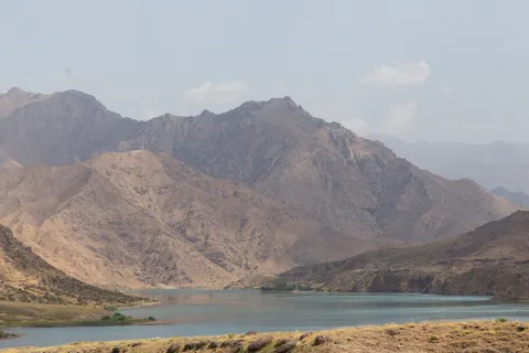 Toktogul reservoir among bare mountains, Kyrgyzstan — Nicolas Marincic