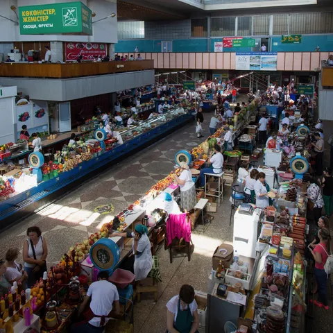 Halle du Bazar vert depuis la galerie, Almaty, Kazakhstan — Nicolas Marincic