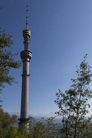 Tour de télévision de Kok-Tobe, Almaty, Kazakhstan — Nicolas Marincic