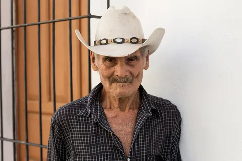 Old man in a cowboy hat, El Salvador — Nicolas Marincic