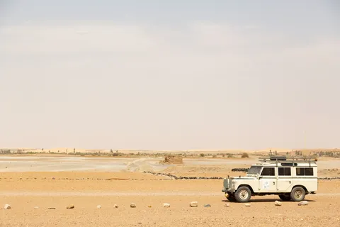 Four-by-four in the desert, Sudan — Nicolas Marincic