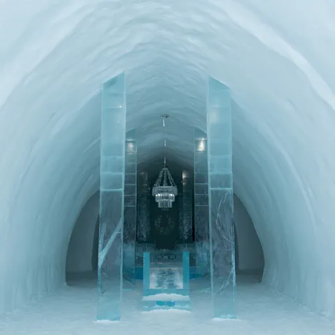 Ice hall and chandelier, Icehotel, Jukkasjärvi, Sweden — Nicolas Marincic